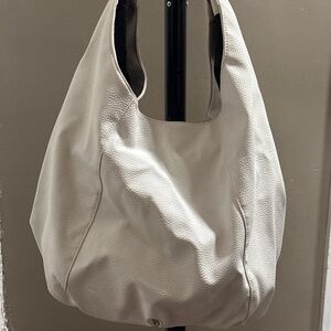 Oversized White shoulder bag.